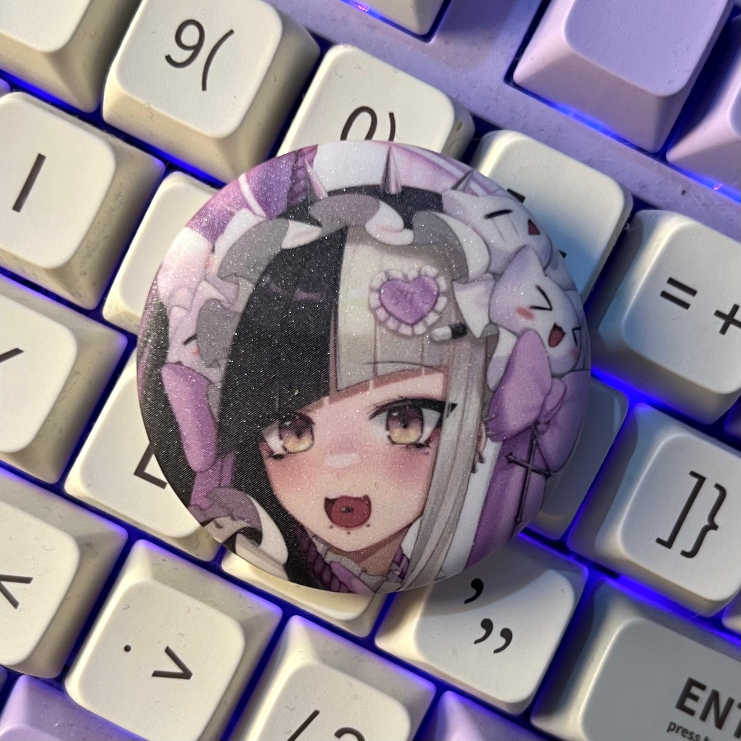 Dakemi Glittery Pins/ 2 different designs!!